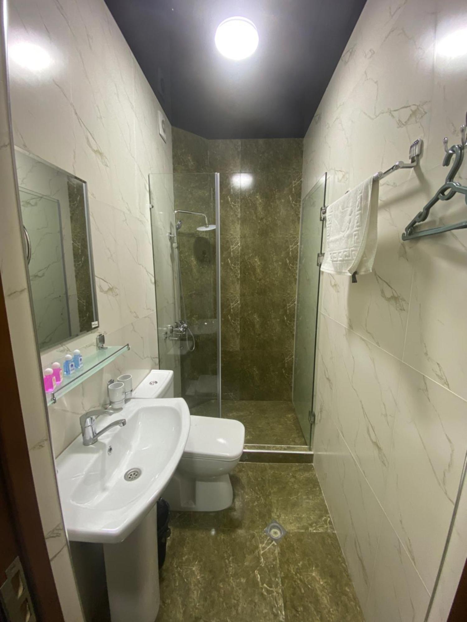 Macan Terrace Hotel Tasken Kültér fotó